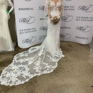 WEDDING DRESS - ESSENCE OF AUSTRALIA